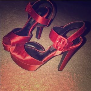 Nina New York red satin platform heels Sz 7